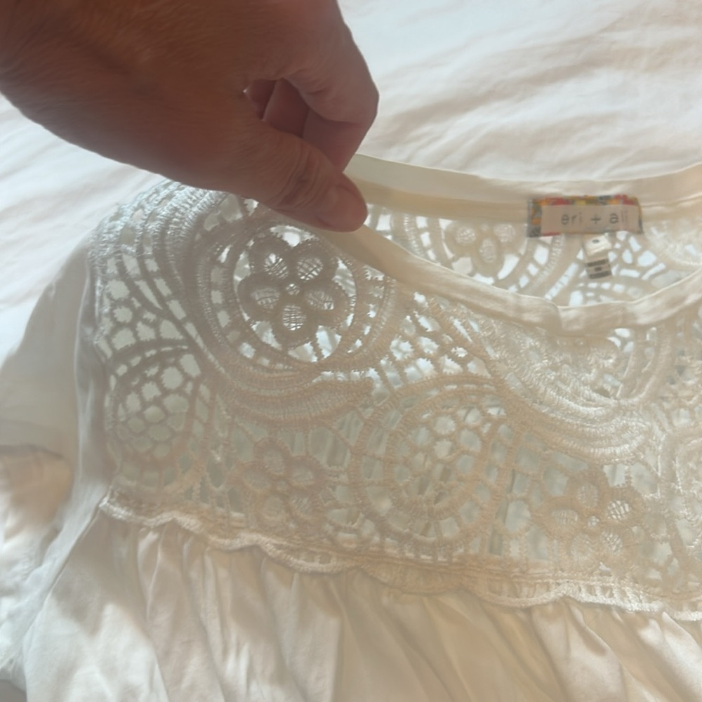 Elegant White Lace Short Sleeve Top - Picture 4 of 4